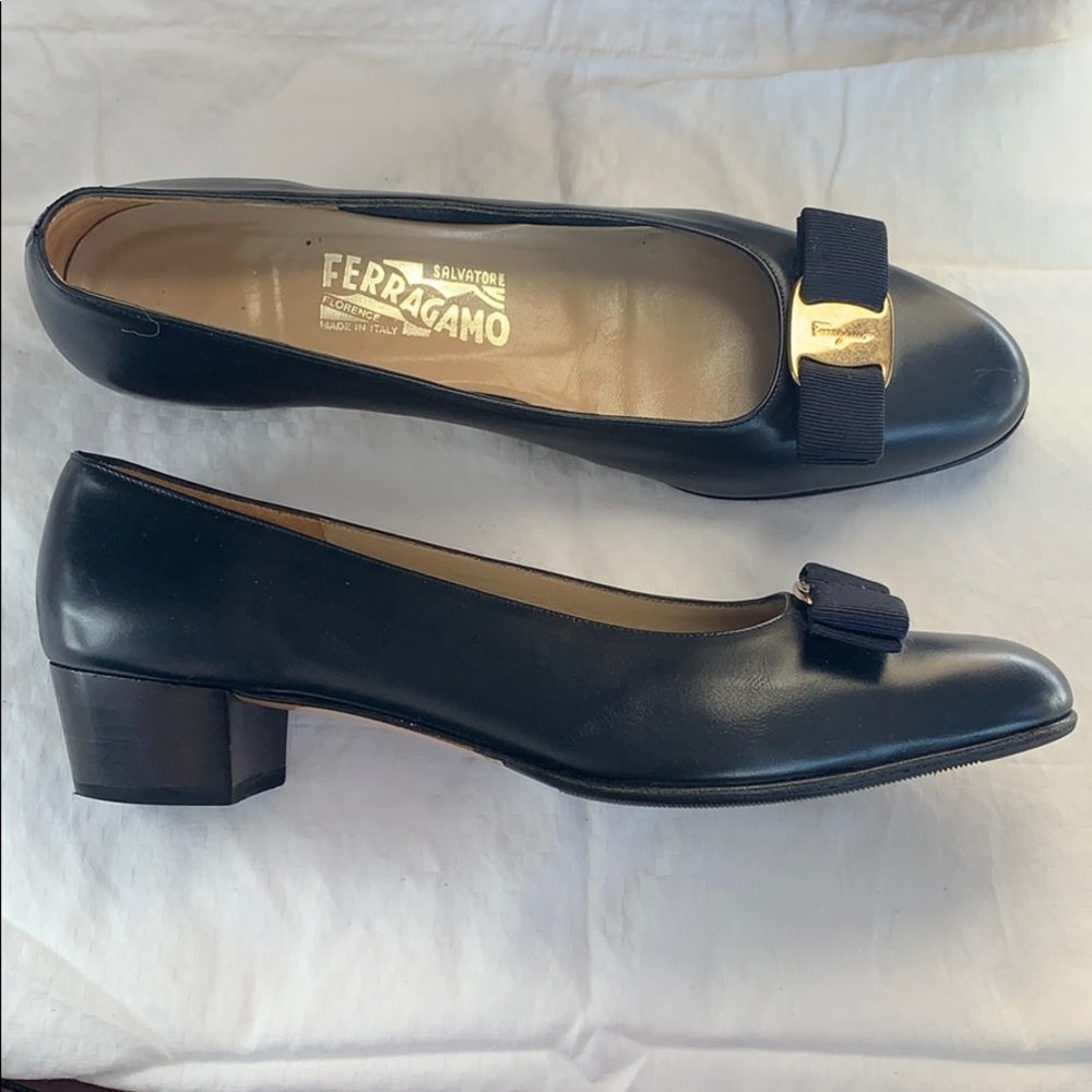 Salvatore Ferragamo Vara bow pumps